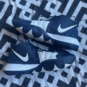 Size 12 Kyrie 5s “midnight navy”